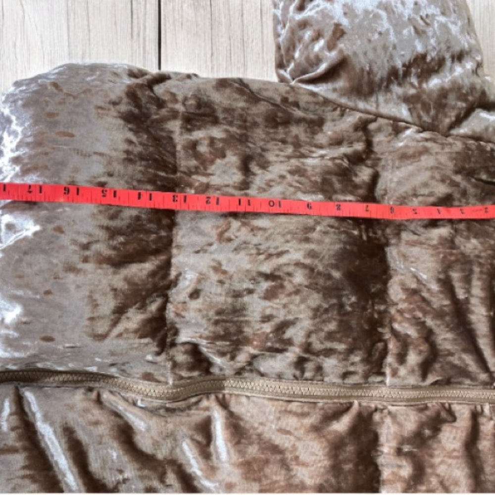 Fabletics Medium size Light Pink Velvet Women's puffer Jacket. - Picture 7 of 9